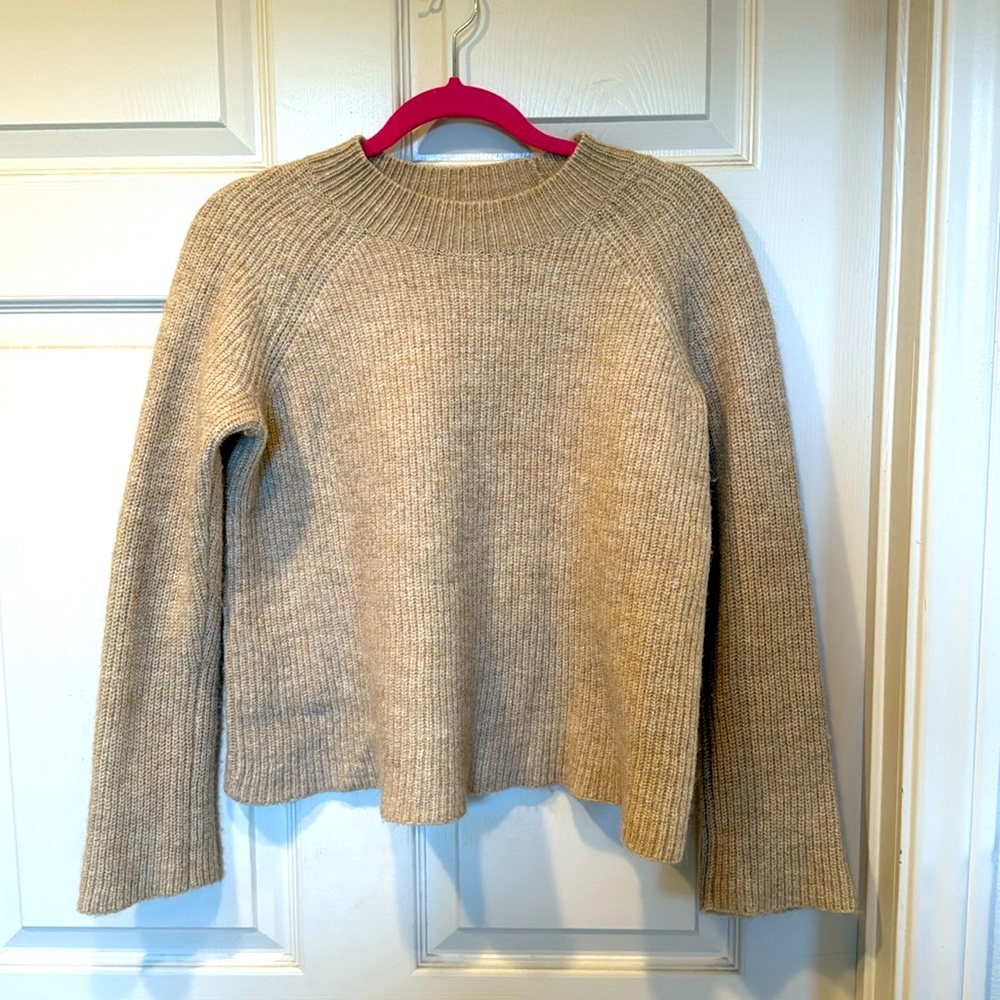 VINCE Merino Wool Aplaca Blend Ribbed Oatmeal sweater small flare sleeve L